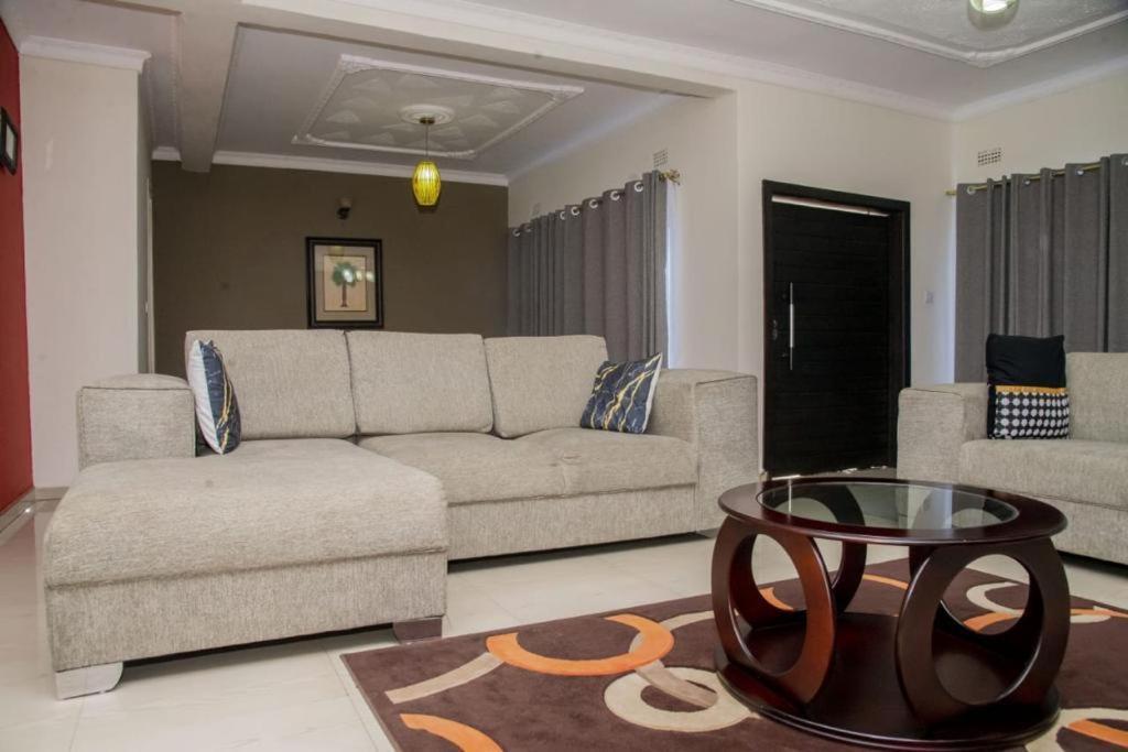 Royal Suites Apartments Lusaka Luaran gambar