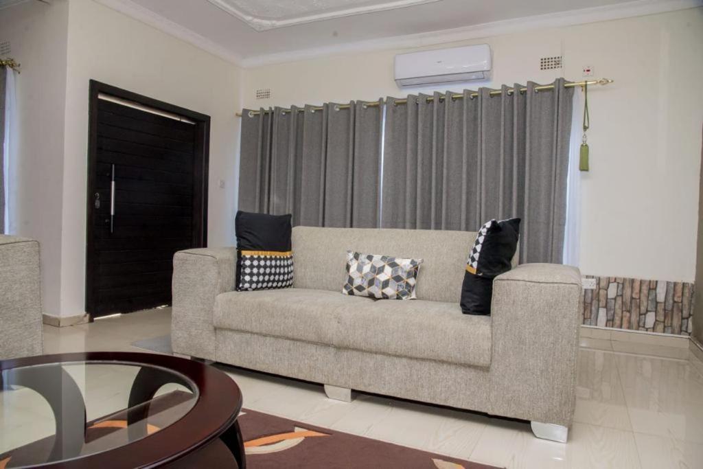 Royal Suites Apartments Lusaka Luaran gambar